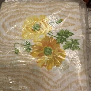 Vintage Lady Pepperell Muslin No Iron Pillowcases Yellow Floral Flowers Pillow
